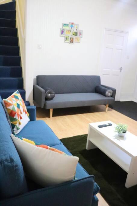 Peaceful 2 Bed House Free Wifi And Parking Apartment Leeds  Exterior photo