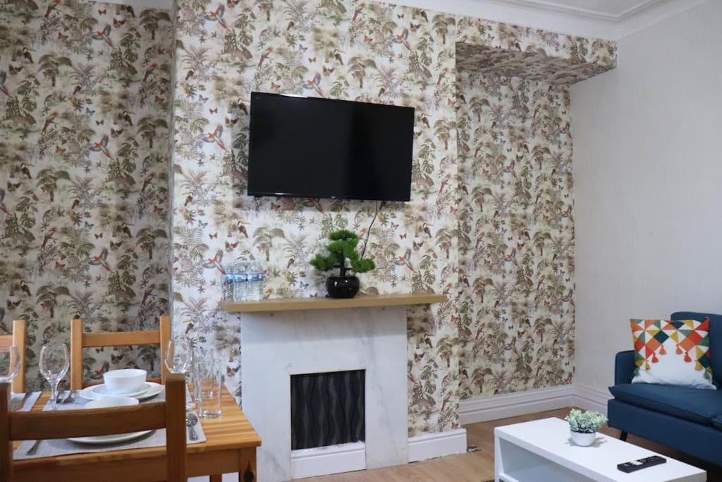 Peaceful 2 Bed House Free Wifi And Parking Apartment Leeds  Exterior photo